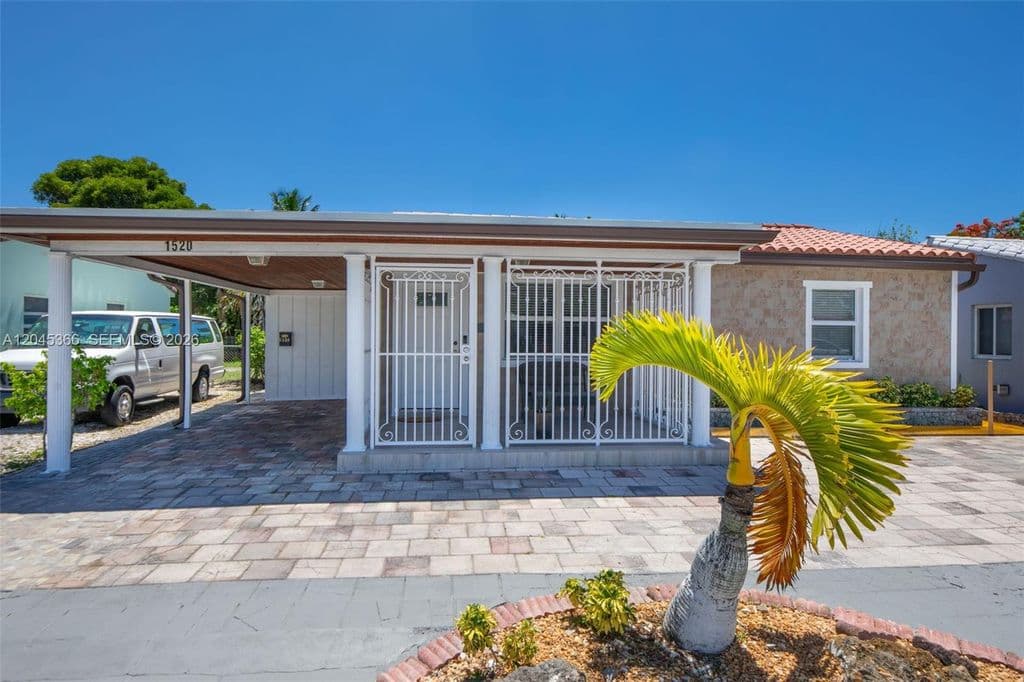 3+1 Müstakil ev — 1520 N Andrews Ave