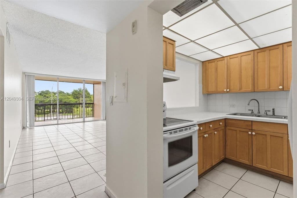 1+1 Condo — 10425 SW 112th Ave APT 302