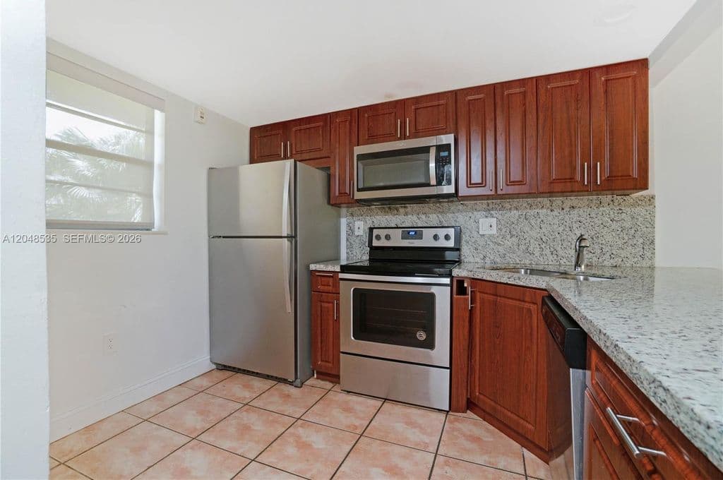 2+1 Condo — 10525 SW 112th Ave APT 309