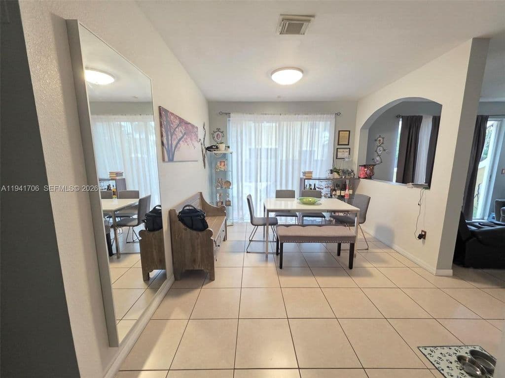 3+1 Mülk — 11702 SW 137th Pl