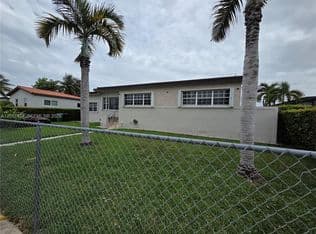 4+1 Müstakil ev — 8441 SW 32nd Ter, Miami, 33155