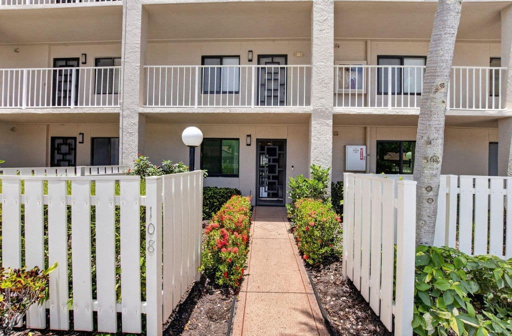 2-bedroom Condo — 6241 Pointe Regal Circle #108