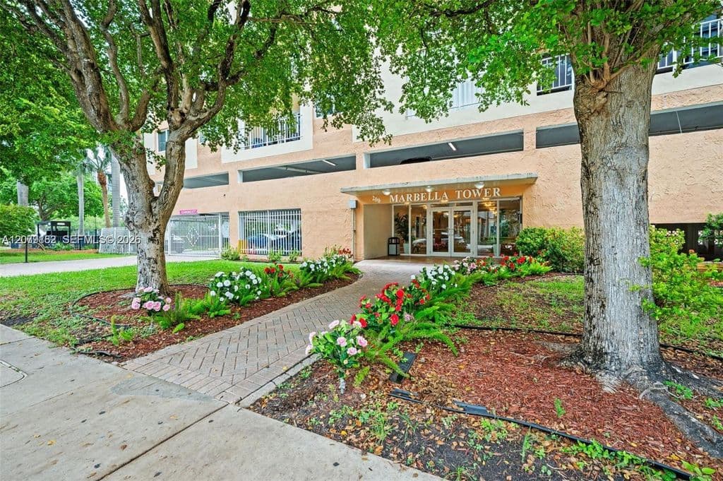 2-bedroom Condo — 200 178th Dr APT 505