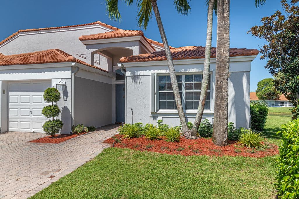 2-bedroom Single-Family Home — 15305 SUMMER LAKE Drive