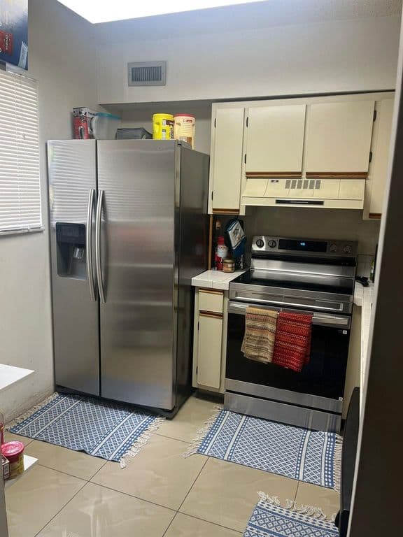 2-bedroom Condo — 3053 N Oakland Forest Drive #201