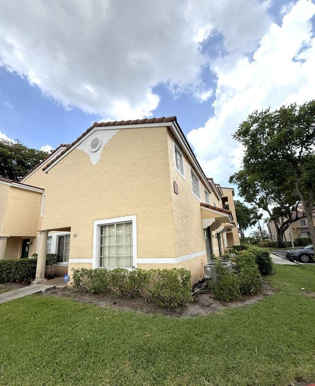 3+1 Mülk — 1739 Village Boulevard #101