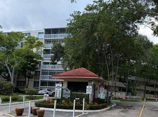 2+1 Condo — 7011 Environ Boulevard #210, Fort Lauderdale, 33319