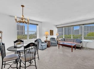 2+1 Condo — 3300 NE 36th Street #516, Fort Lauderdale, 33308
