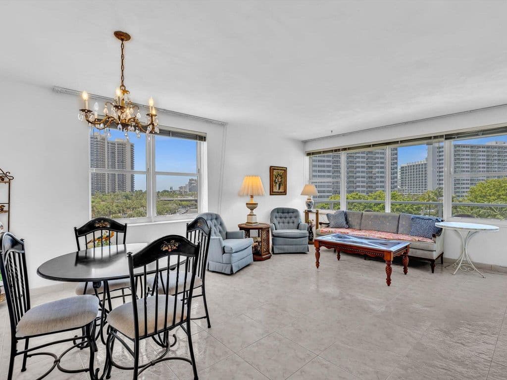 2+1 Condo — 3300 NE 36th Street #516