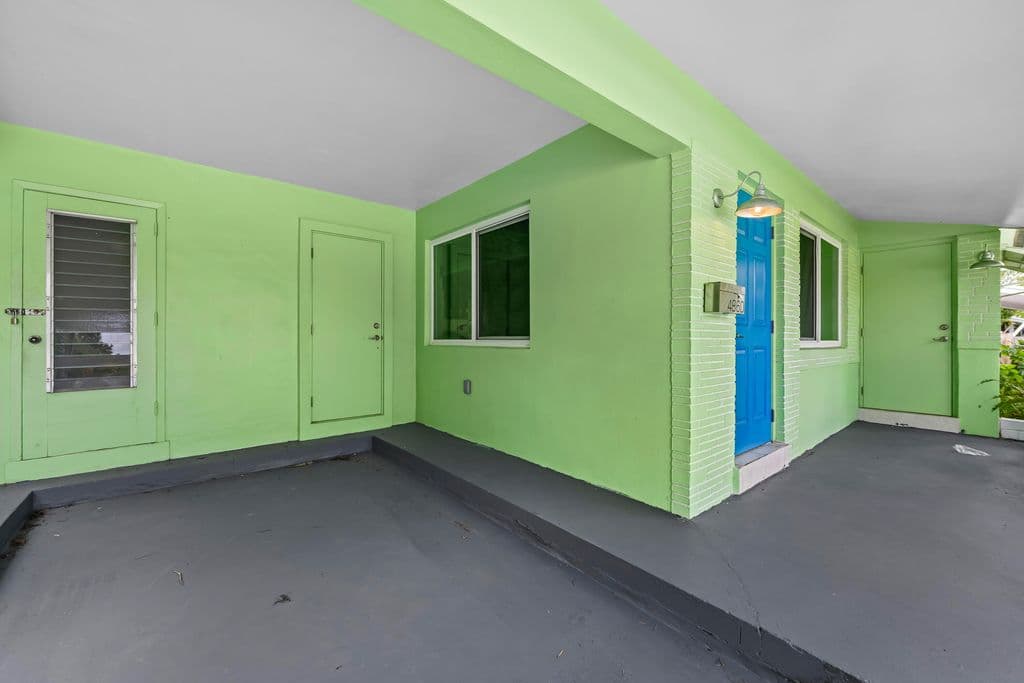 2-bedroom Single-Family Home — 4860 NE 6th Avenue