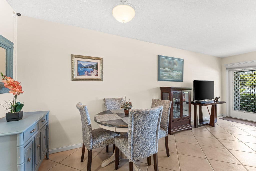 1-bedroom Condo — 1017 Harwood C