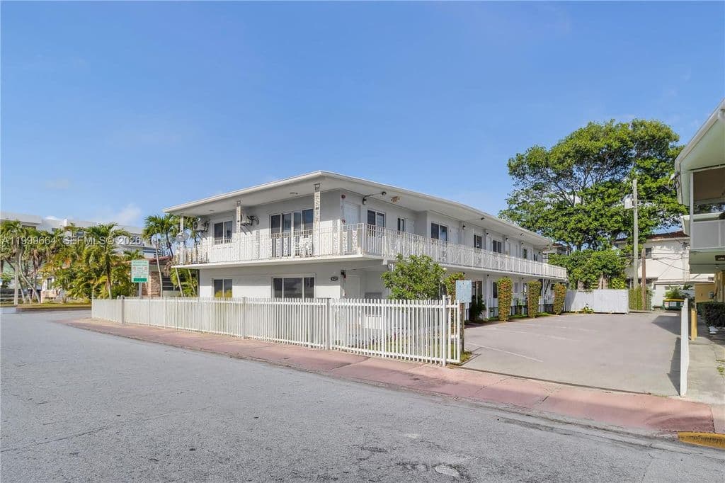 1+1 Condo — 8129 Abbott Ave APT 10