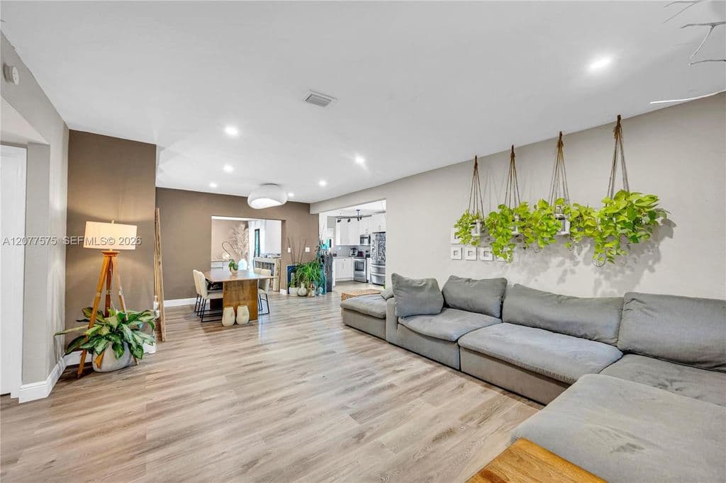 3+1 Müstakil ev — 12230 NW 22nd Ct