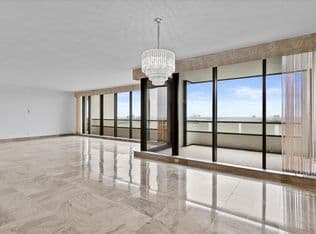 2-bedroom Condo — 100 Lakeshore Drive #1955, North Palm Beach, 33408
