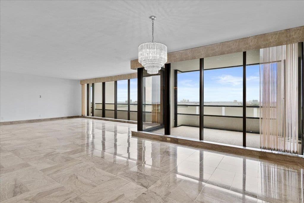 2-bedroom Condo — 100 Lakeshore Drive #1955