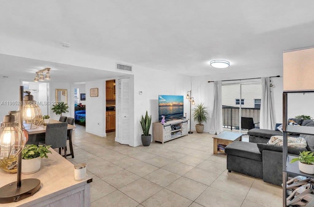 2+1 Condo — 1236 Alton Rd APT 304