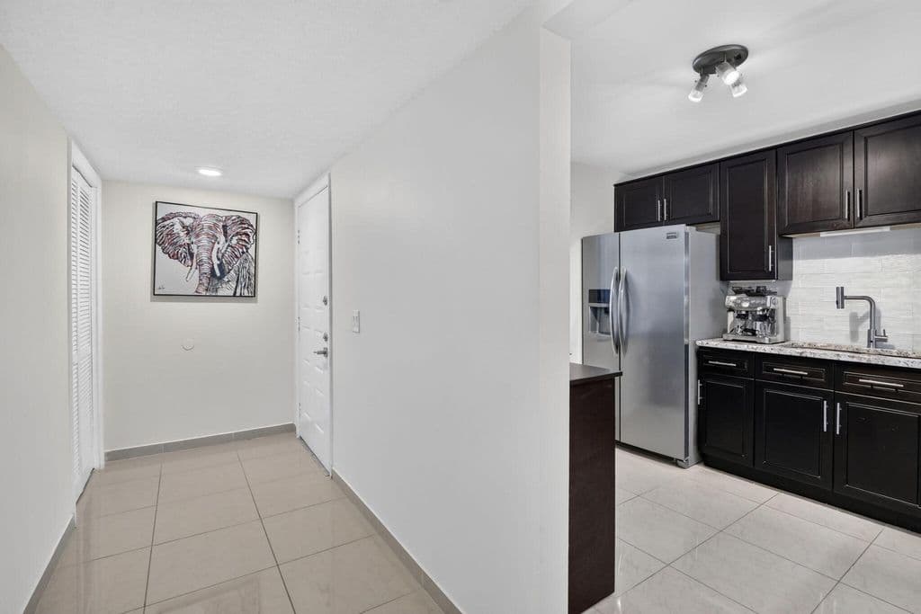 2-bedroom Condo — 410 Lakeview Drive #103