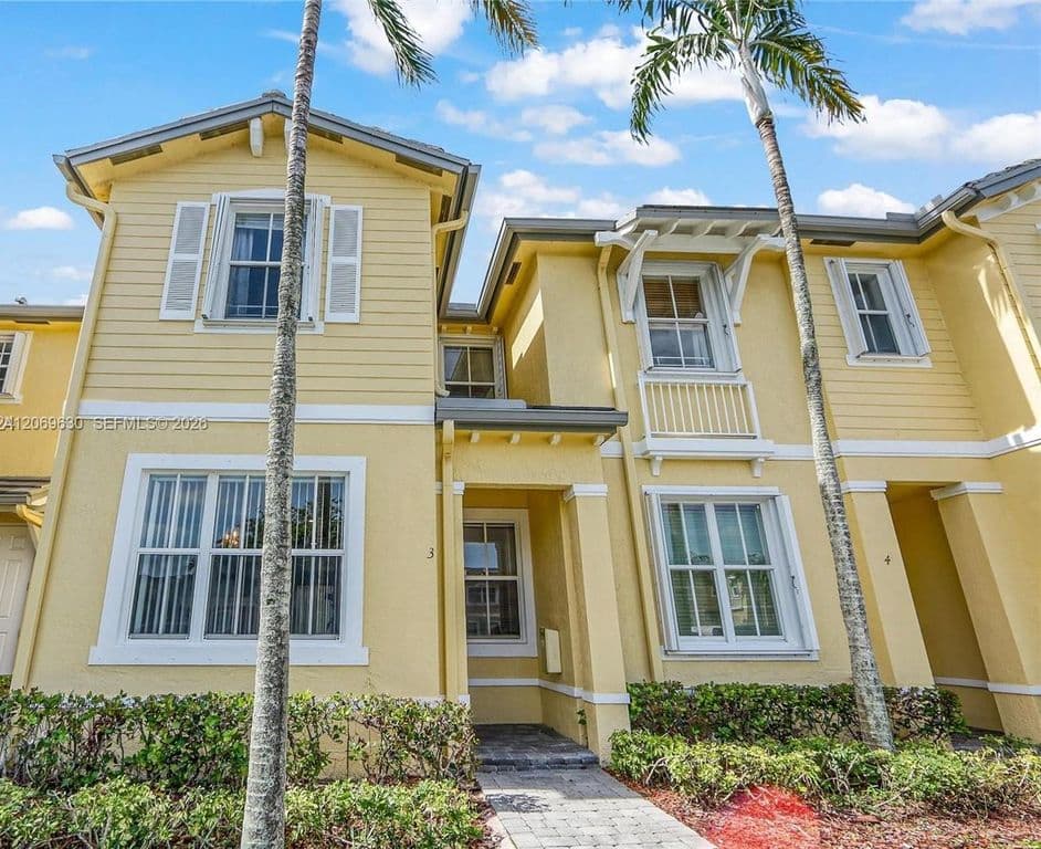 3-bedroom Property — 2928 SE 2nd St Unit 3