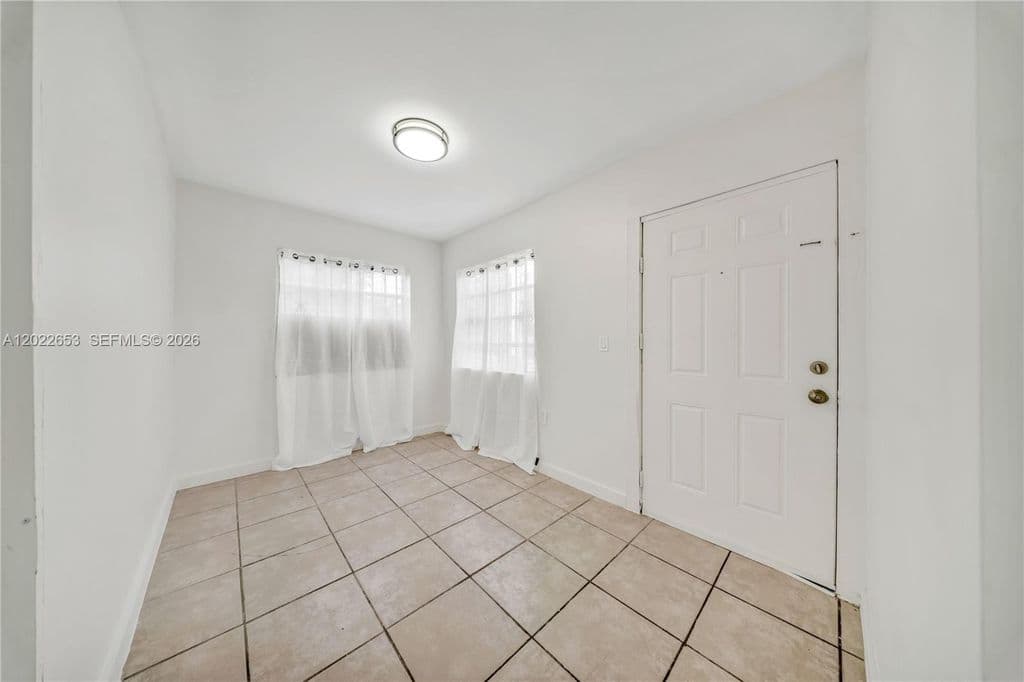2+1 Mülk — 2744 SW 16th Ter