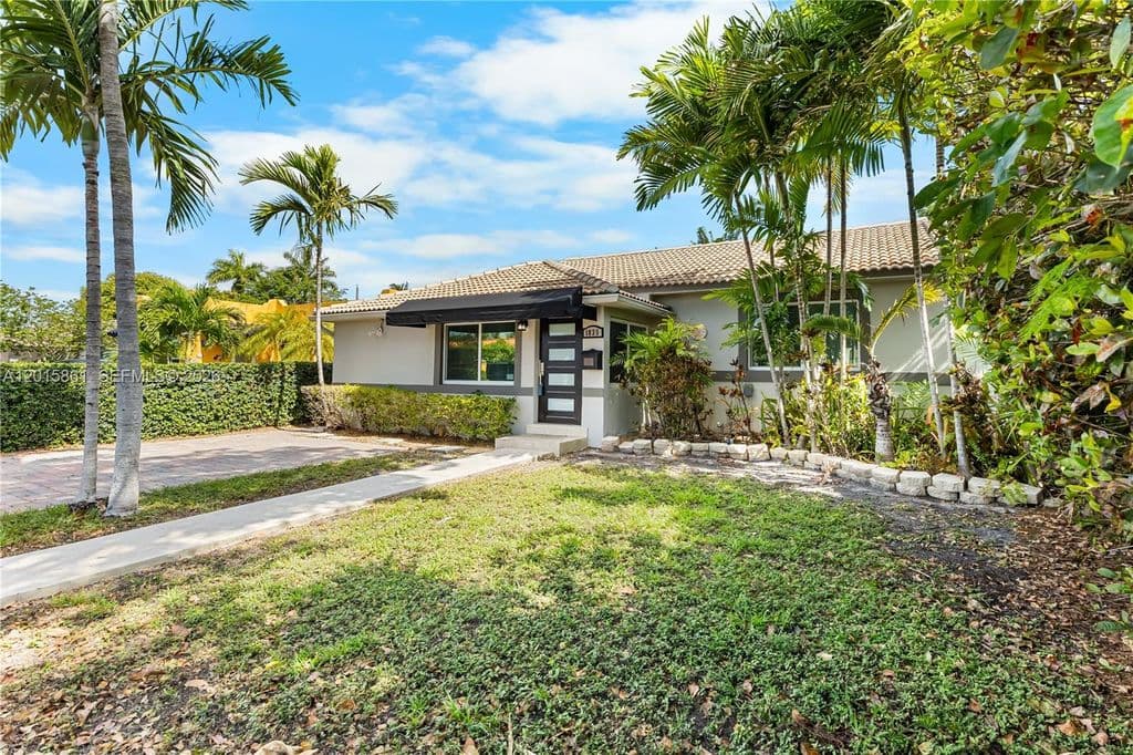 4+1 Müstakil ev — 1835 SW 18th St