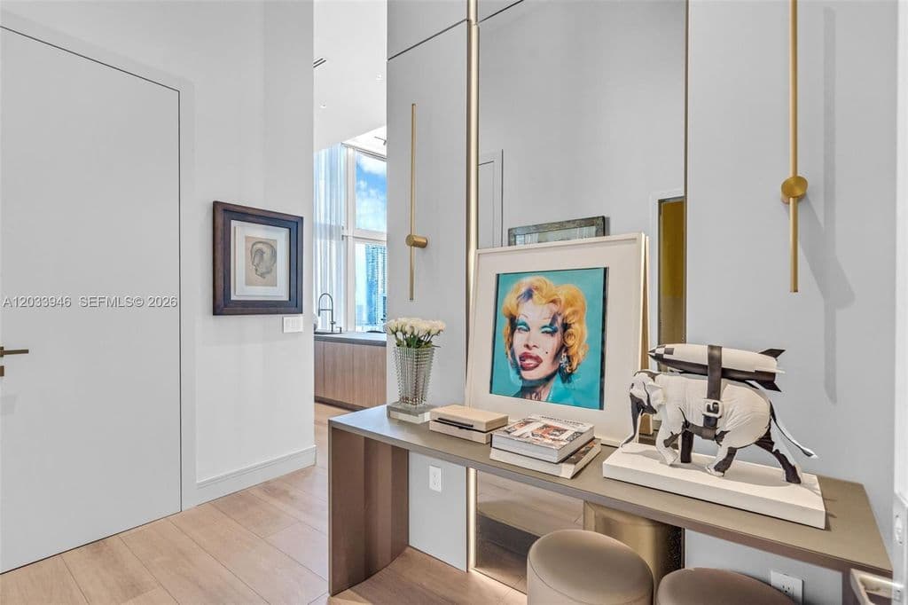 2-bedroom Condo — 475 Brickell Ave APT 2215
