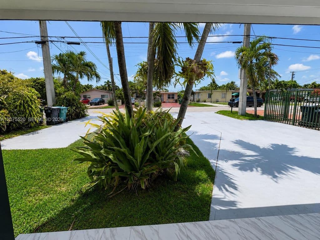 4+1 Mülk — 7239 NW 3rd St