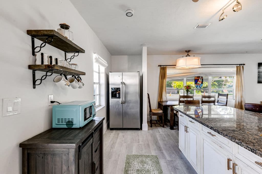 2-bedroom Single-Family Home — 609 S ARNOLD Avenue