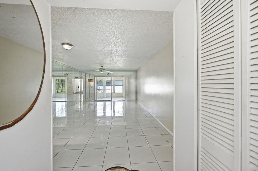 2-bedroom Condo — 6525 S Oriole Boulevard