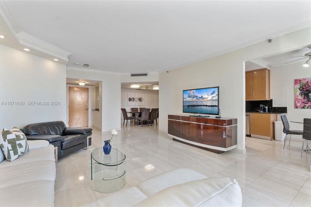 2-bedroom Condo — 20191 E Country Club Dr APT 510
