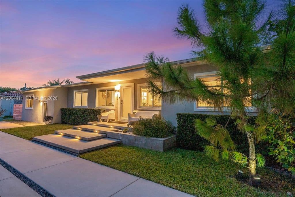 5+1 Müstakil ev — 831 NE 109th St