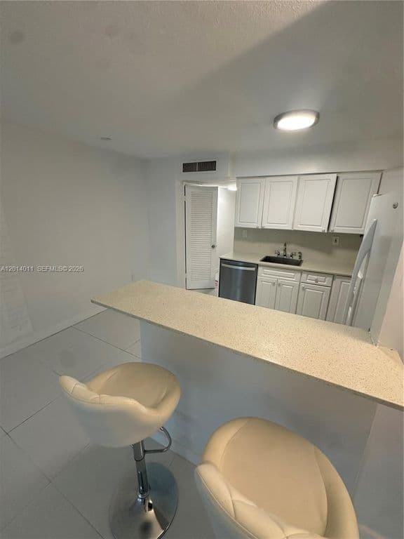 1+1 Condo — 1120 102nd St APT 4