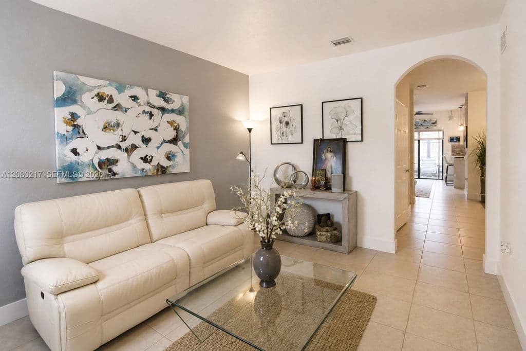3-bedroom Property — 10327 NW 89th Ter