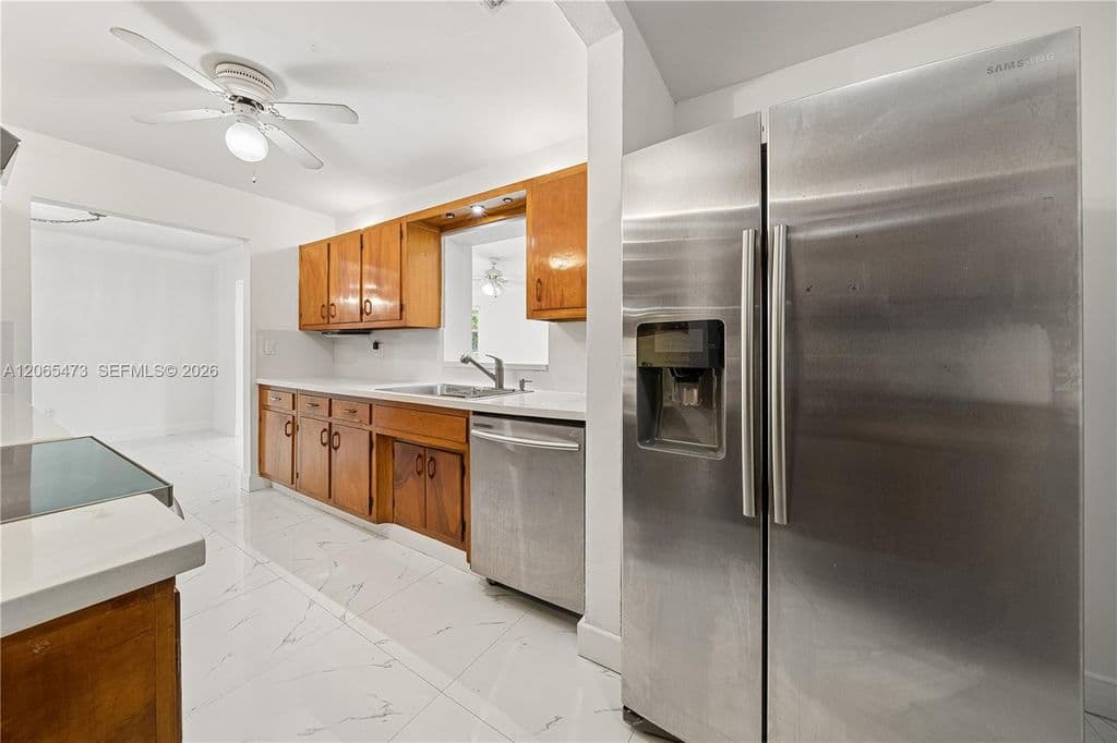4+1 Müstakil ev — 7135 SW 19th St