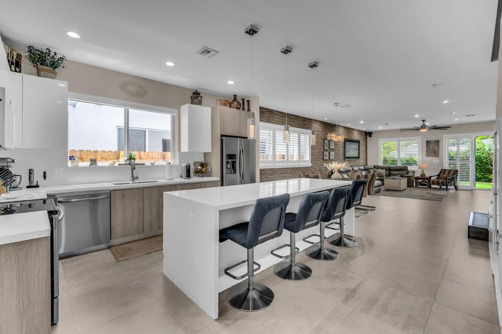 3-bedroom Property — 807 SW 7th Avenue