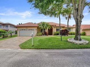 4+1 Müstakil ev — 8269 NW 40th Ct, Coral Springs, 33065