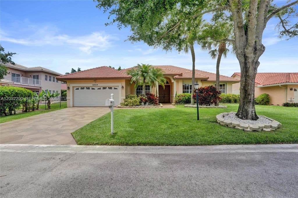 4+1 Müstakil ev — 8269 NW 40th Ct