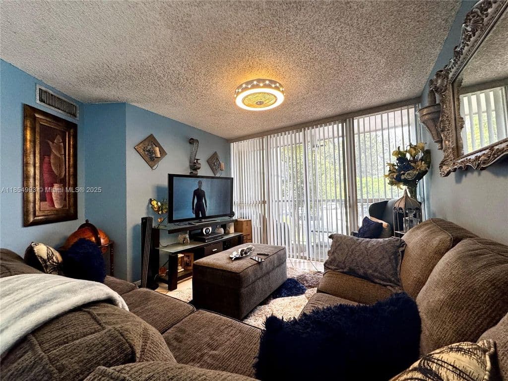 2+1 Condo — 7165 NW 186th St APT A211