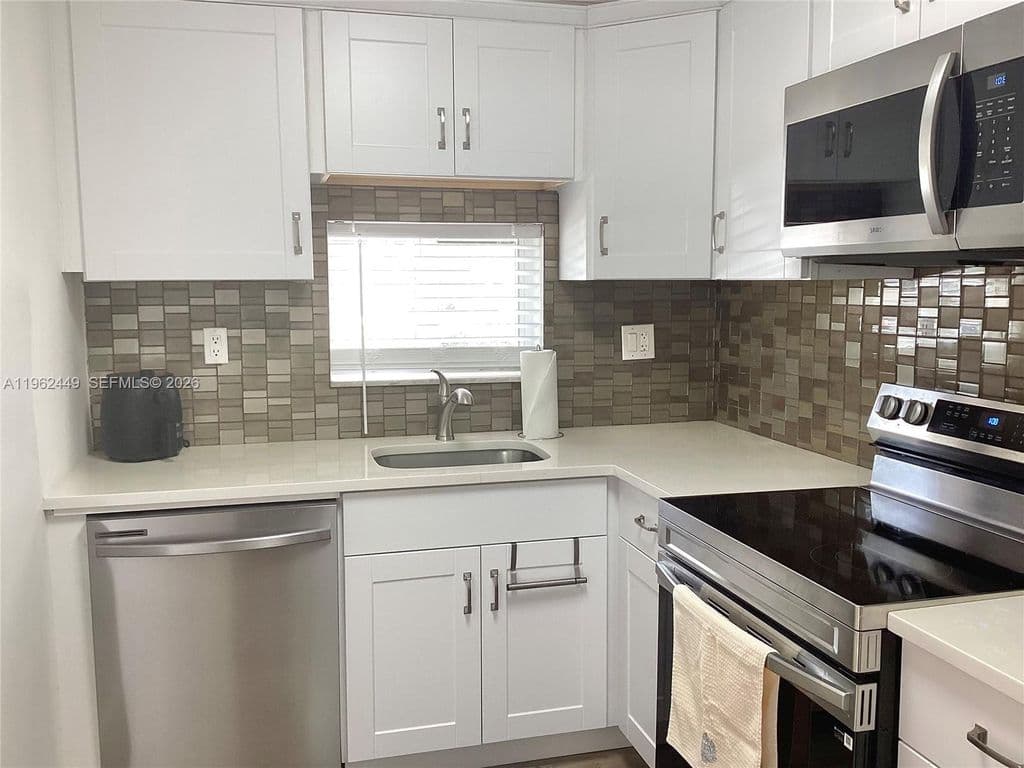 1-bedroom Condo — 9423 S Hollybrook Lake Dr APT 106