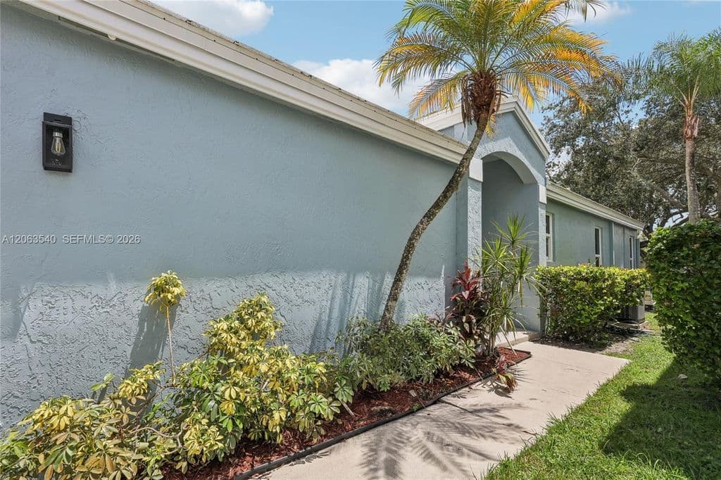3+1 Müstakil ev — 9613 NW 8th Cir