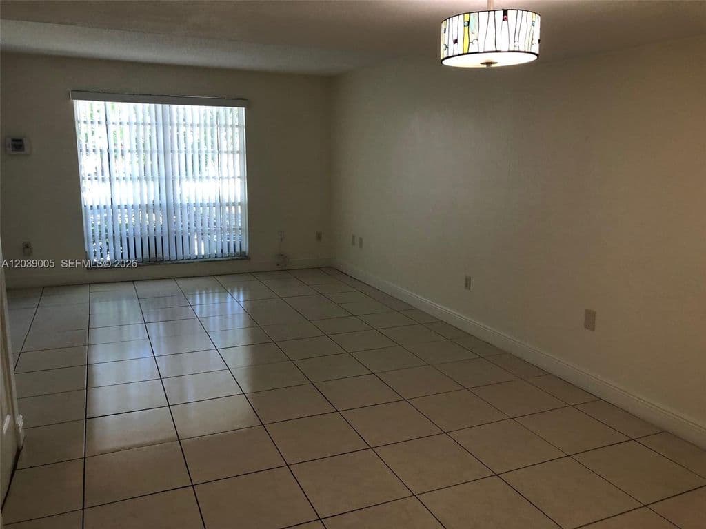 2+1 Mülk — 10808 N Kendall Dr APT Q4