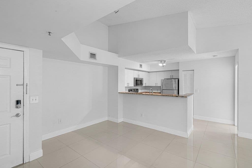 2+1 Condo — 131 Yacht Club Way #307