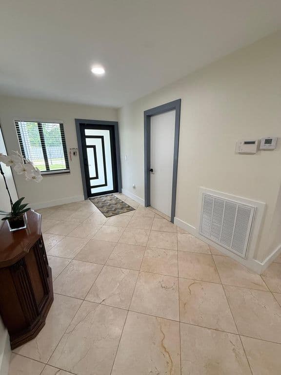 4+1 Müstakil ev — 8843 SW 16th Street