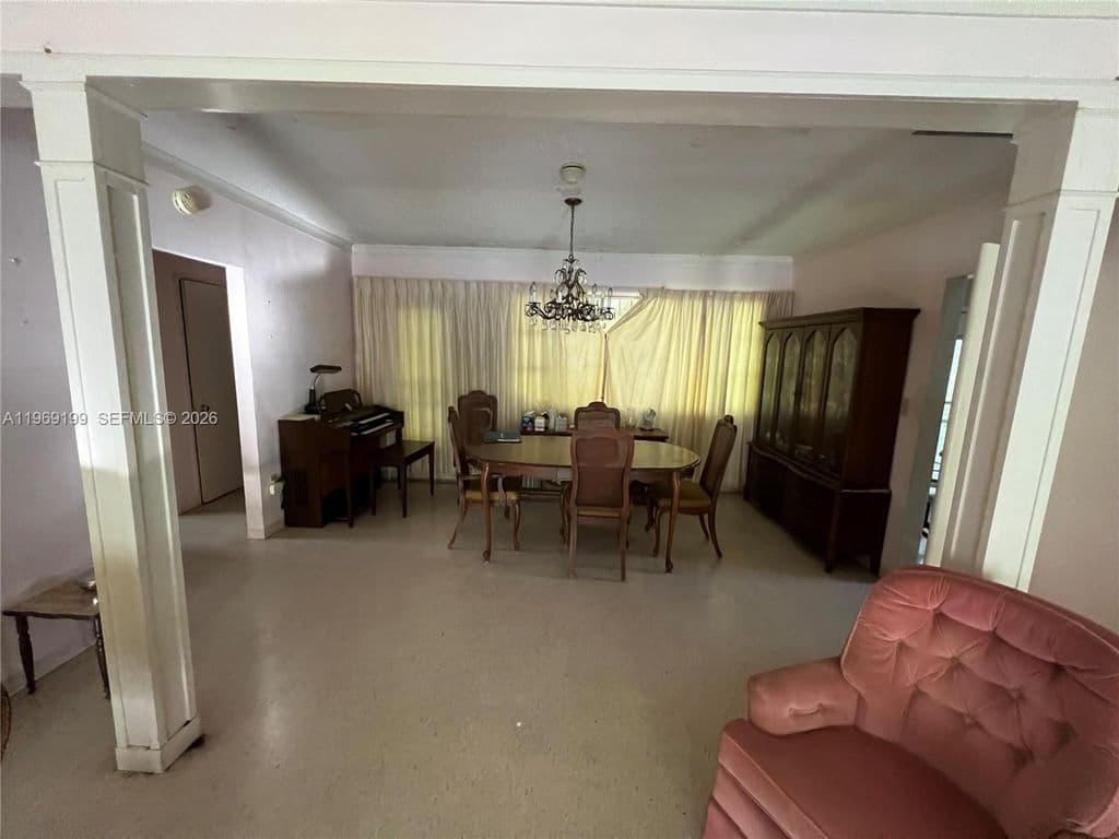 2-bedroom Single-Family Home — 812 Columbus Blvd
