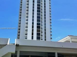 2-bedroom Condo — 20515 E Country Club Dr APT 142, Aventura, 33180