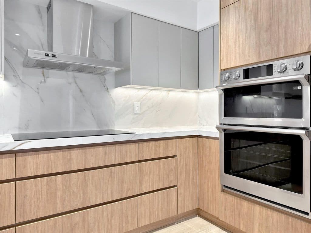 4+1 Müstakil ev — 729 NE 17th Terrace