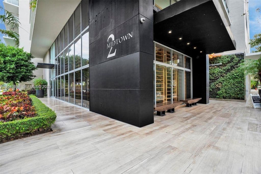 3-bedroom Condo — 3470 E Coast Ave APT H0904
