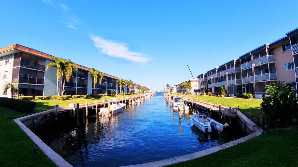 2+1 Condo — 236 Castlewood Drive #202