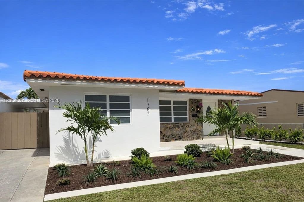 4+1 Müstakil ev — 1781 SW 13th St