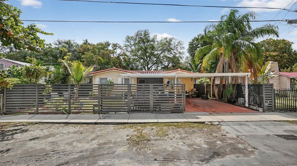 3+1 Müstakil ev — 154 NW 67th Street