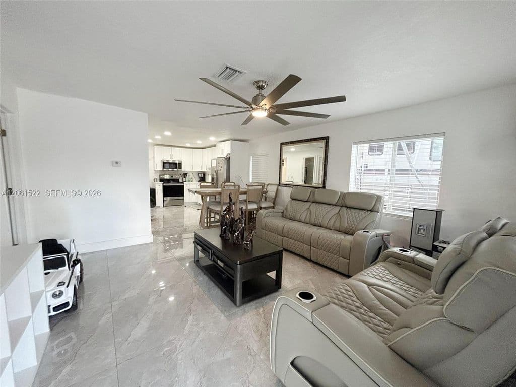 4+1 Müstakil ev — 10401 NW 33rd Ave